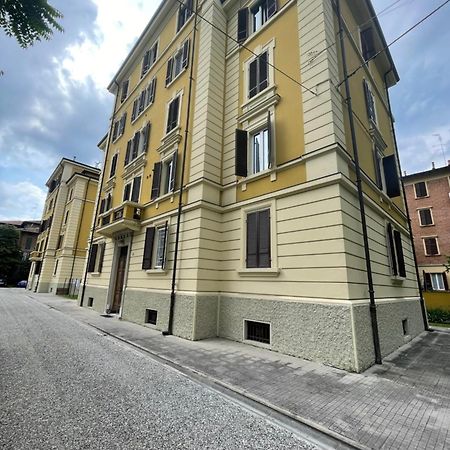 Appartamento Moderno La Dolce Vita Reggio Emilia Exterior foto